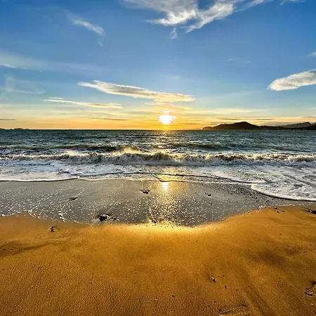 Hyevass Pour 4 Personnes Proche De La Des Salins Situe A Apartment *