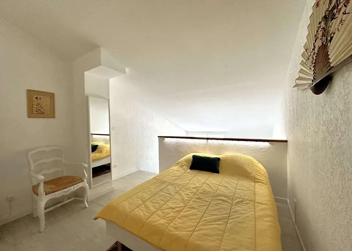 Hyevass Pour 4 Personnes Proche De La Des Salins Situe A * 耶尔